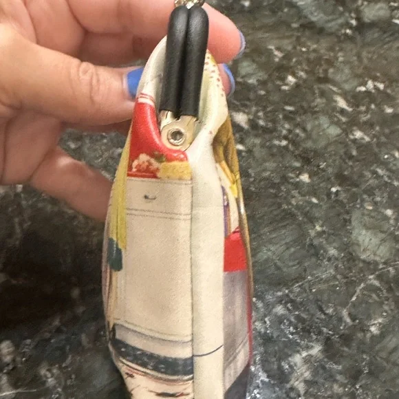 NEW Vintage Style Kiss Lock Graphic Coin Pouch - Picture 2 of 9